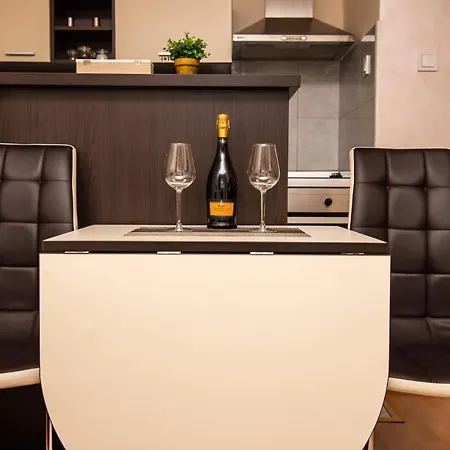 The Temple Bells, Flat In The Heart Of The Apartamento Dusanovac