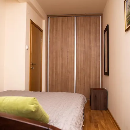 The Temple Bells, Flat In The Heart Of The Dusanovac